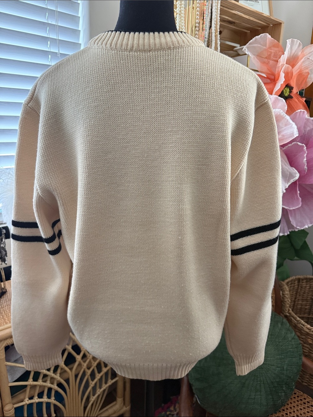Vintage 80s Sigi Scheiber Cream Knit Austria Pure Wool Eagle Crest Sweater - Picture 2 of 4